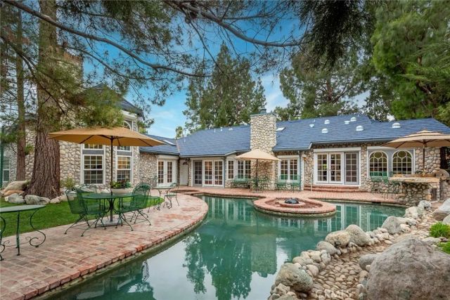 11822 Zelzah, Granada Hills, CA 91344