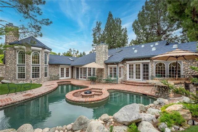 11822 Zelzah, Granada Hills, CA 91344
