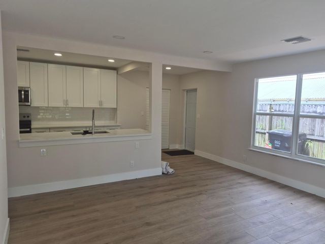 707 Hampton Road, West Palm Beach, FL 33405