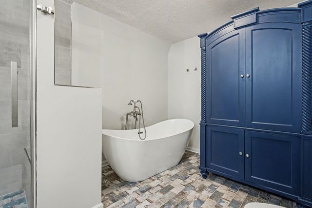 8768 ROCKY POINT RD, Memphis, TN 38018