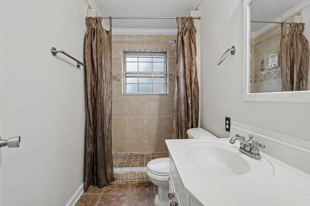 8768 ROCKY POINT RD, Memphis, TN 38018