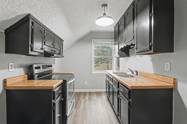 8768 ROCKY POINT RD, Memphis, TN 38018