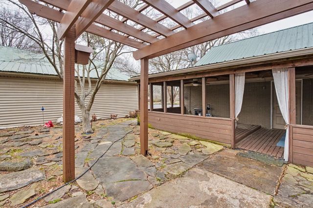 8768 ROCKY POINT RD, Memphis, TN 38018