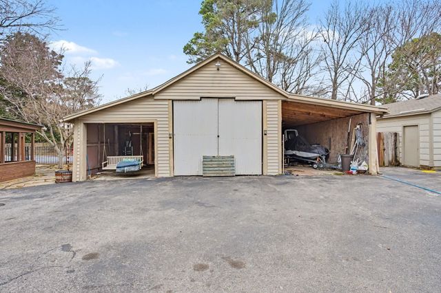 8768 ROCKY POINT RD, Memphis, TN 38018