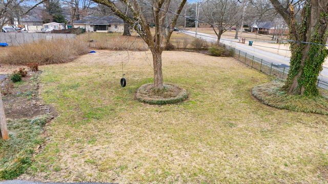 8768 ROCKY POINT RD, Memphis, TN 38018