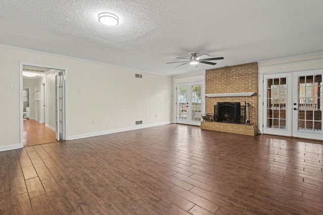 8768 ROCKY POINT RD, Memphis, TN 38018