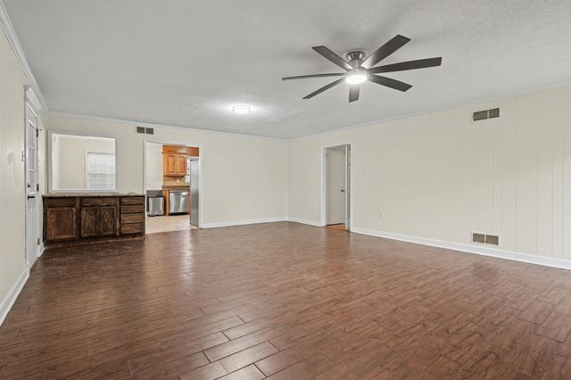 8768 ROCKY POINT RD, Memphis, TN 38018