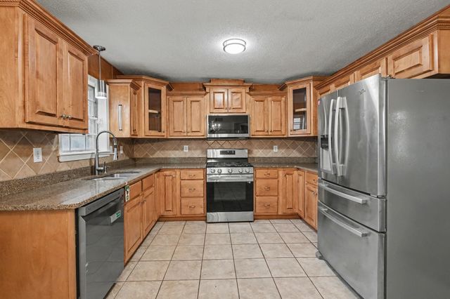 8768 ROCKY POINT RD, Memphis, TN 38018