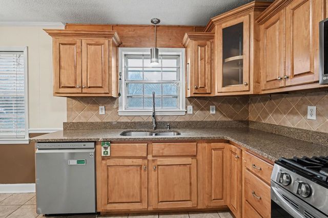 8768 ROCKY POINT RD, Memphis, TN 38018