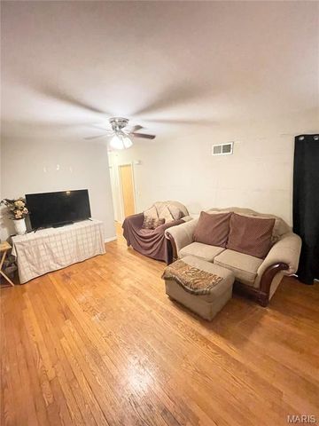 1601 Lakemoor Drive, St Louis, MO 63136