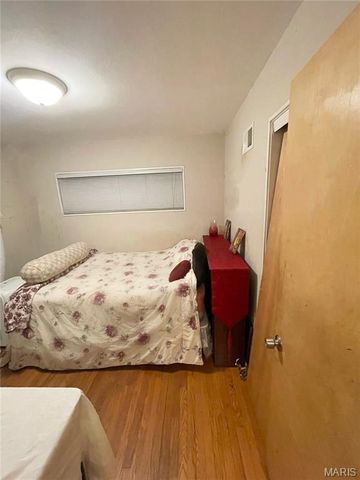 1601 Lakemoor Drive, St Louis, MO 63136