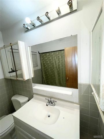 1601 Lakemoor Drive, St Louis, MO 63136