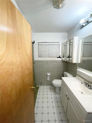 1601 Lakemoor Drive, St Louis, MO 63136