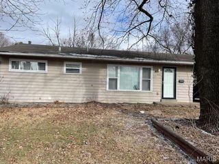 1601 Lakemoor Drive, St Louis, MO 63136