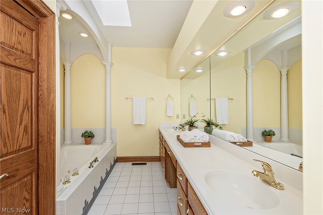 2002 Fox Trace Trail, Cuyahoga Falls, OH 44223