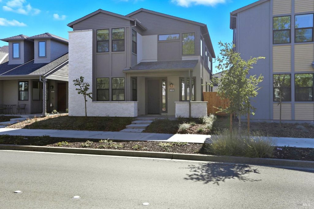 9133 Camino Colegio Rd, Rohnert Park, CA 94928