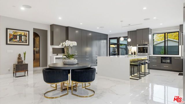 2012 S Curson Avenue, Los Angeles, CA 90016