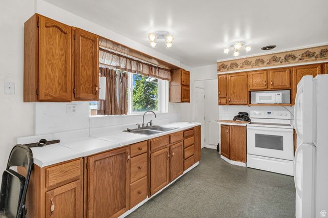 9950 S BARIUM LN, Sandy, UT 84094