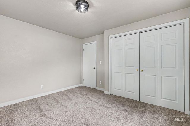 8 S Canyon Dr, Middleton, ID 83644