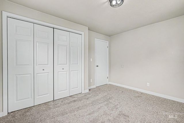 8 S Canyon Dr, Middleton, ID 83644