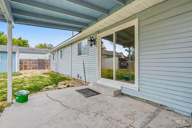 8 S Canyon Dr, Middleton, ID 83644