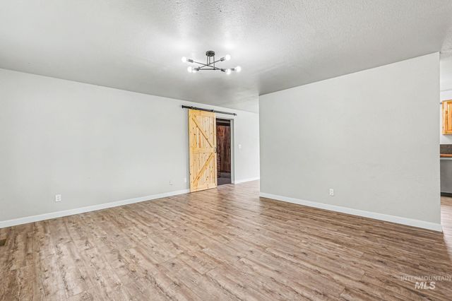 8 S Canyon Dr, Middleton, ID 83644