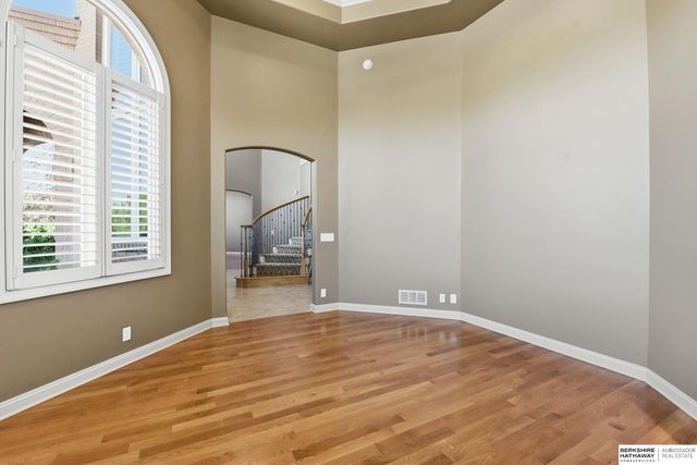 13707 Cuming Street, Omaha, NE 68154