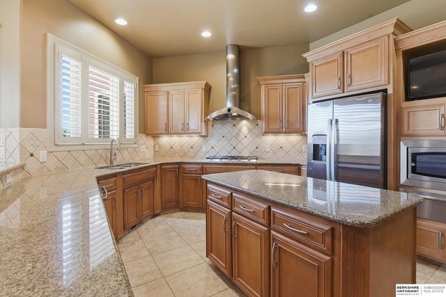 13707 Cuming Street, Omaha, NE 68154