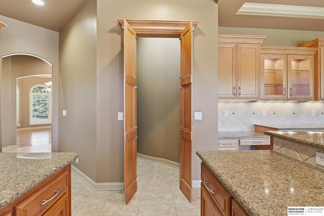 13707 Cuming Street, Omaha, NE 68154