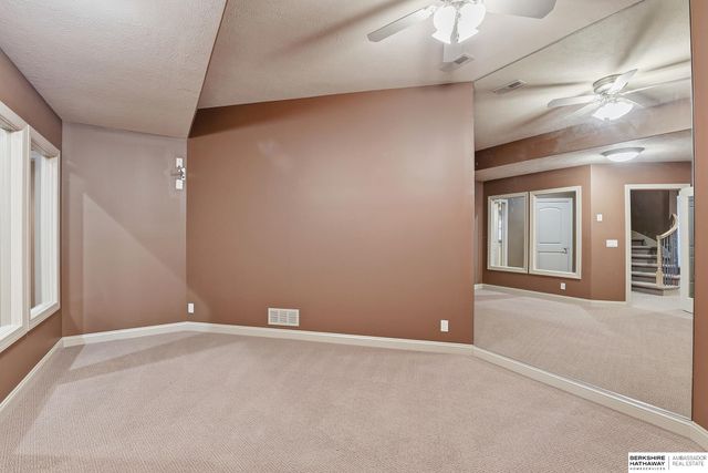 13707 Cuming Street, Omaha, NE 68154