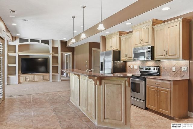 13707 Cuming Street, Omaha, NE 68154