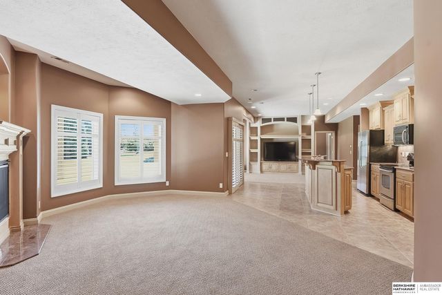 13707 Cuming Street, Omaha, NE 68154