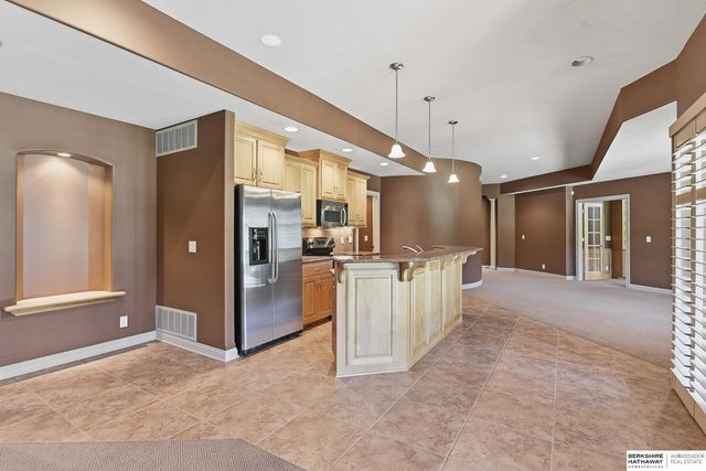 13707 Cuming Street, Omaha, NE 68154