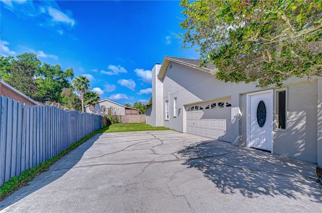 3006 DRAKES LANDING COURT, Valrico, FL 33596