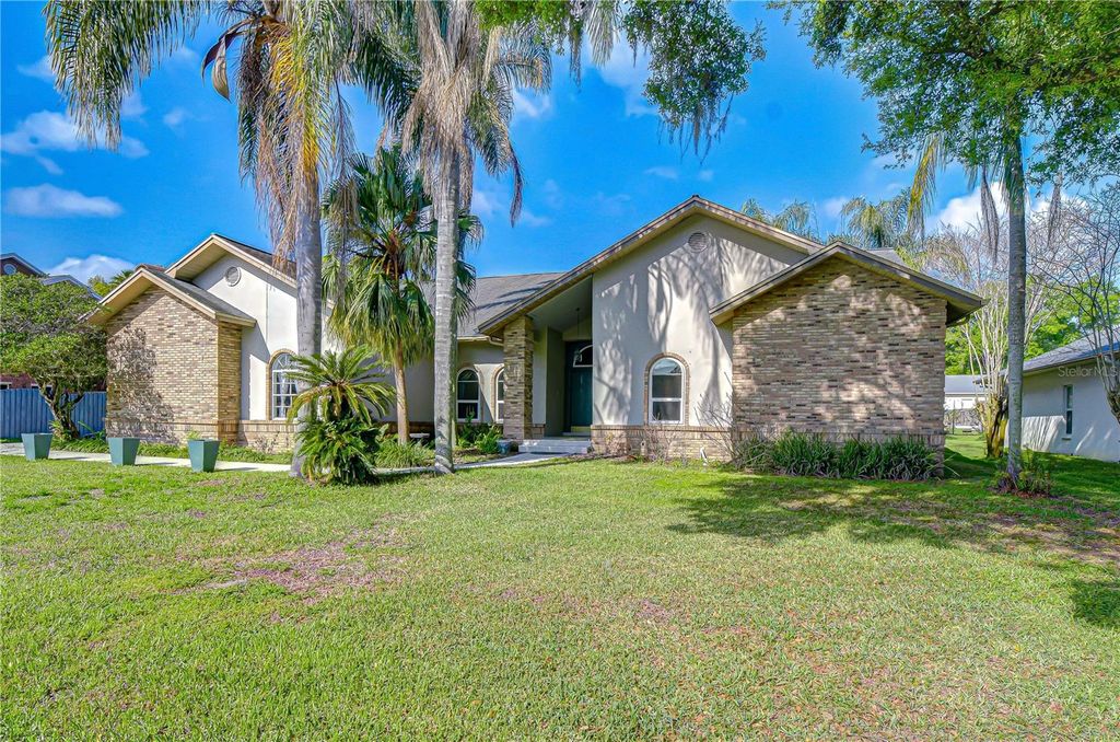 3006 DRAKES LANDING COURT, Valrico, FL 33596