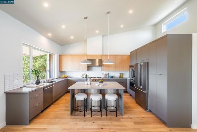 105 Hillcroft, Walnut Creek, CA 94597