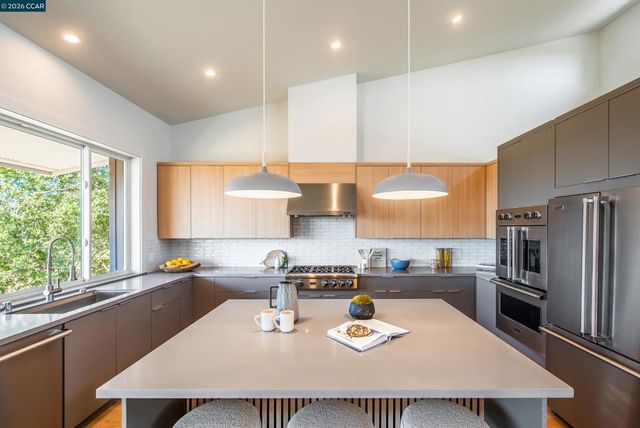 105 Hillcroft, Walnut Creek, CA 94597