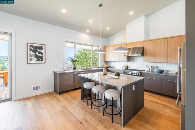 105 Hillcroft, Walnut Creek, CA 94597