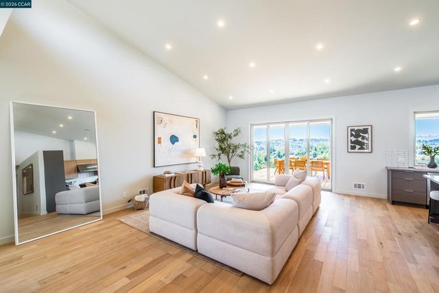 105 Hillcroft, Walnut Creek, CA 94597