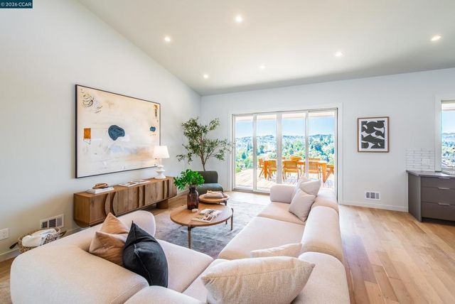 105 Hillcroft, Walnut Creek, CA 94597