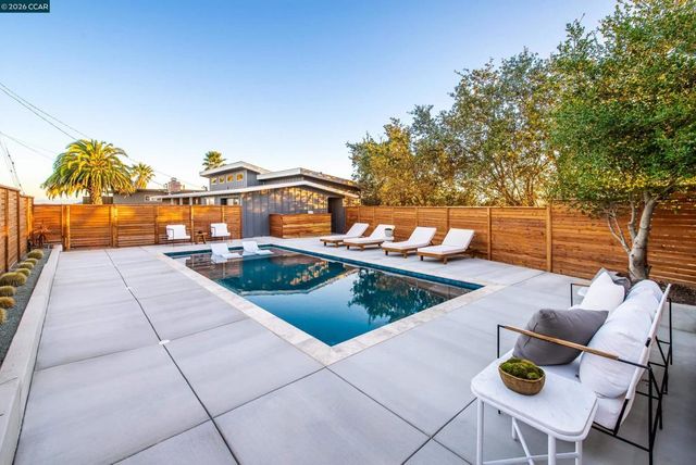105 Hillcroft, Walnut Creek, CA 94597