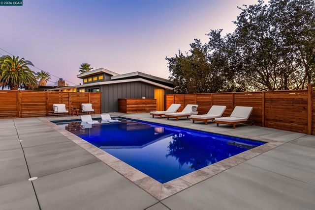 105 Hillcroft, Walnut Creek, CA 94597