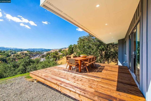 105 Hillcroft, Walnut Creek, CA 94597