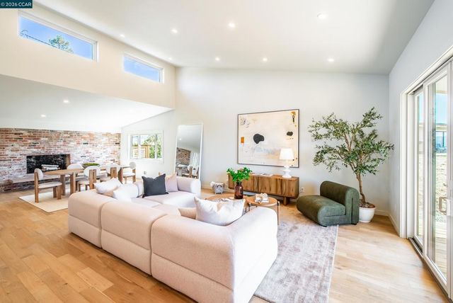 105 Hillcroft, Walnut Creek, CA 94597