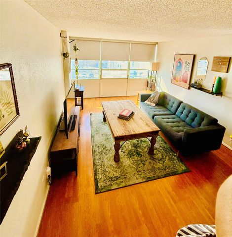 1800 Lavaca ST A305, Austin, TX 78701