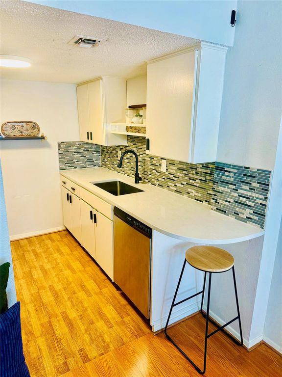 1800 Lavaca ST A305, Austin, TX 78701