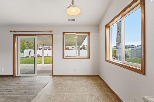 4600 Kendall Way, West Richland, WA 99353