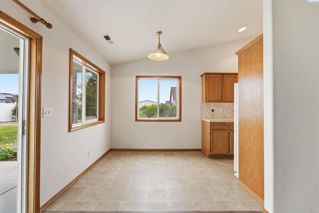 4600 Kendall Way, West Richland, WA 99353