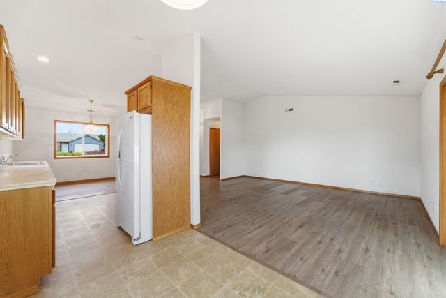 4600 Kendall Way, West Richland, WA 99353