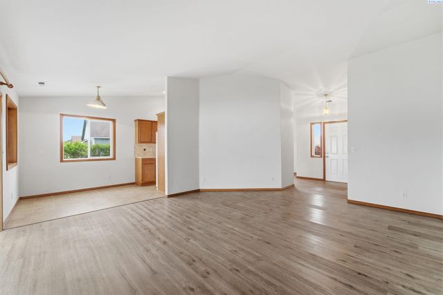 4600 Kendall Way, West Richland, WA 99353